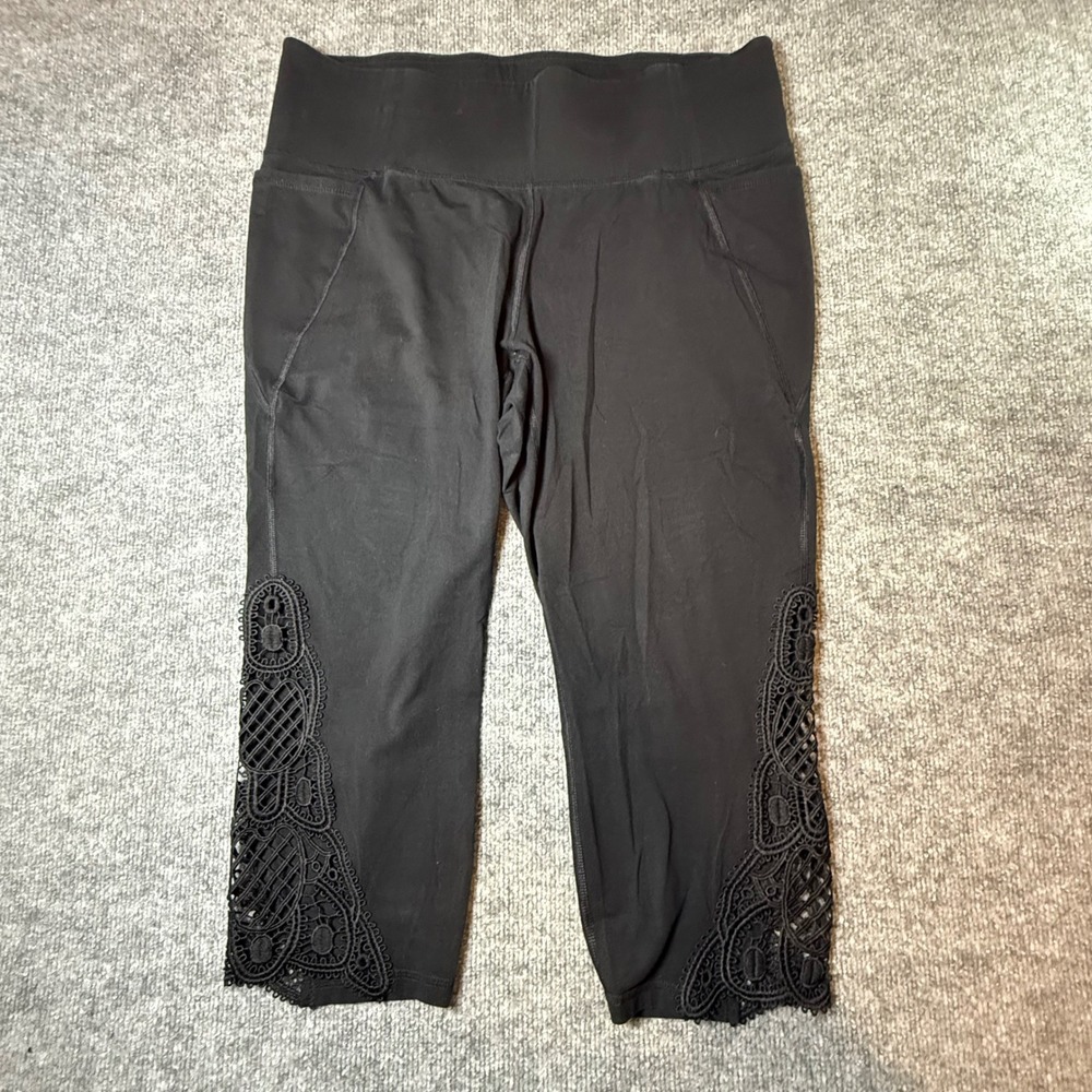 Livi Active Womens Black Crochet Lace Trim Capri Leggings Side Pockets 18/20